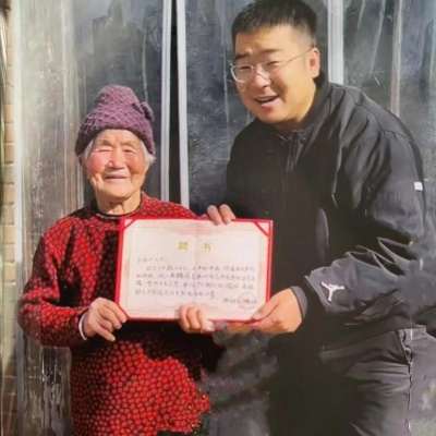 小伙开抗癌厨房 帮患者省钱救命 真暖心