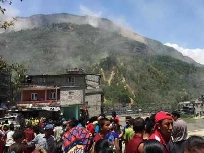 去尼泊尔遇8.1级地震 酒店卧室后墙全裂开
