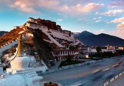 农村叔叔开房车旅游,  靠短视频直播挣2万