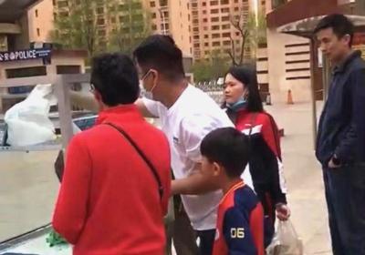 破产被迫创业 靠卤肉摊两年赚了200多万
