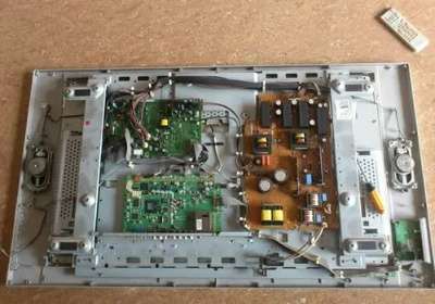 智能电视有声音 但是黑屏了具体怎么回事